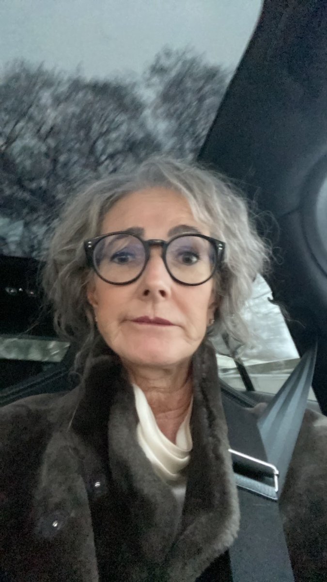 BirgitteF's tweet photo. Jeg samler opp fornærmelser i løpet av året. Sånn overlever jeg. https://t.co/dQOJtDI5vU https://t.co/kUuq3STbW3