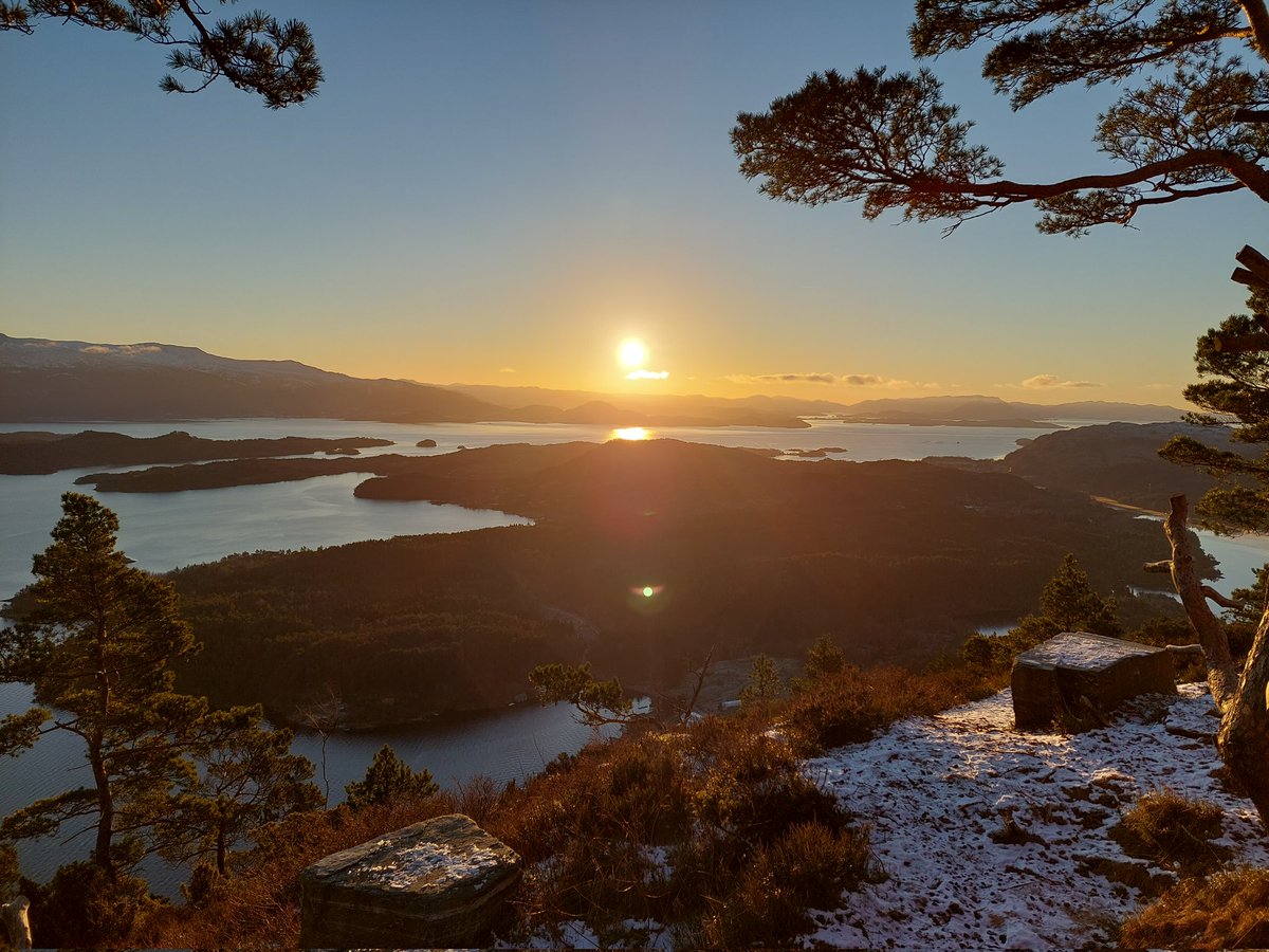 iespedalen's tweet photo. Blåbærhaugen,  Onarheim,  Tysnes,  Norway.  25.12.2021.

Merry Christmas!
#MerryChristmas #blåbærhaugen #Onarheim #Tysnes #Sunnhordland #norgerundt #godjul https://t.co/KIoajQtHzx