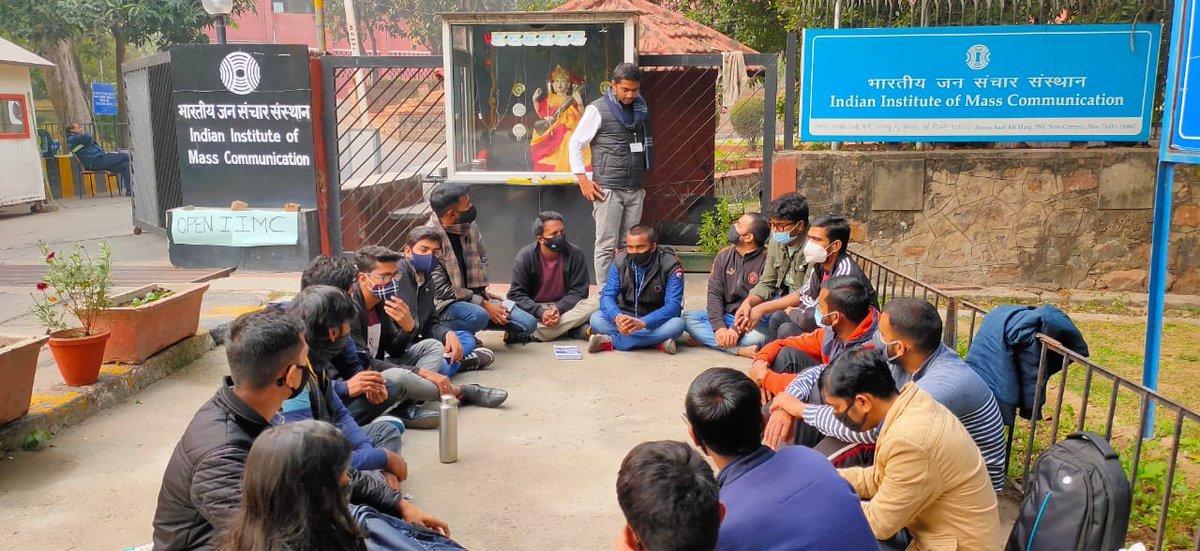 AsimMishra2000's tweet photo. नर्सरी से लेकर स्नातकोत्तर तक राज्य सरकारों ने सब किया है अफलाइन में चालू ,
तो @IIMC_India कब करेगी छात्र छात्राओं को एलाऊ

ନର୍ସରୀ ଠାରୁ ଆରମ୍ଭ କରି ସ୍ନାତକୋତ୍ତର ପର୍ଯ୍ୟନ୍ତ ରାଜ୍ୟ ସରକାର ଅଫଲାଇନ୍ ମୋଡରେ ଛାଡ଼ କରିଛନ୍ତି ସବୁକିଛି,
 ତେବେ @IIMC_India କେବେ ଛାତ୍ରମାନଙ୍କୁ ଦେବ ଅନୁମତି
#openiimc https://t.co/4rM9LWpO36