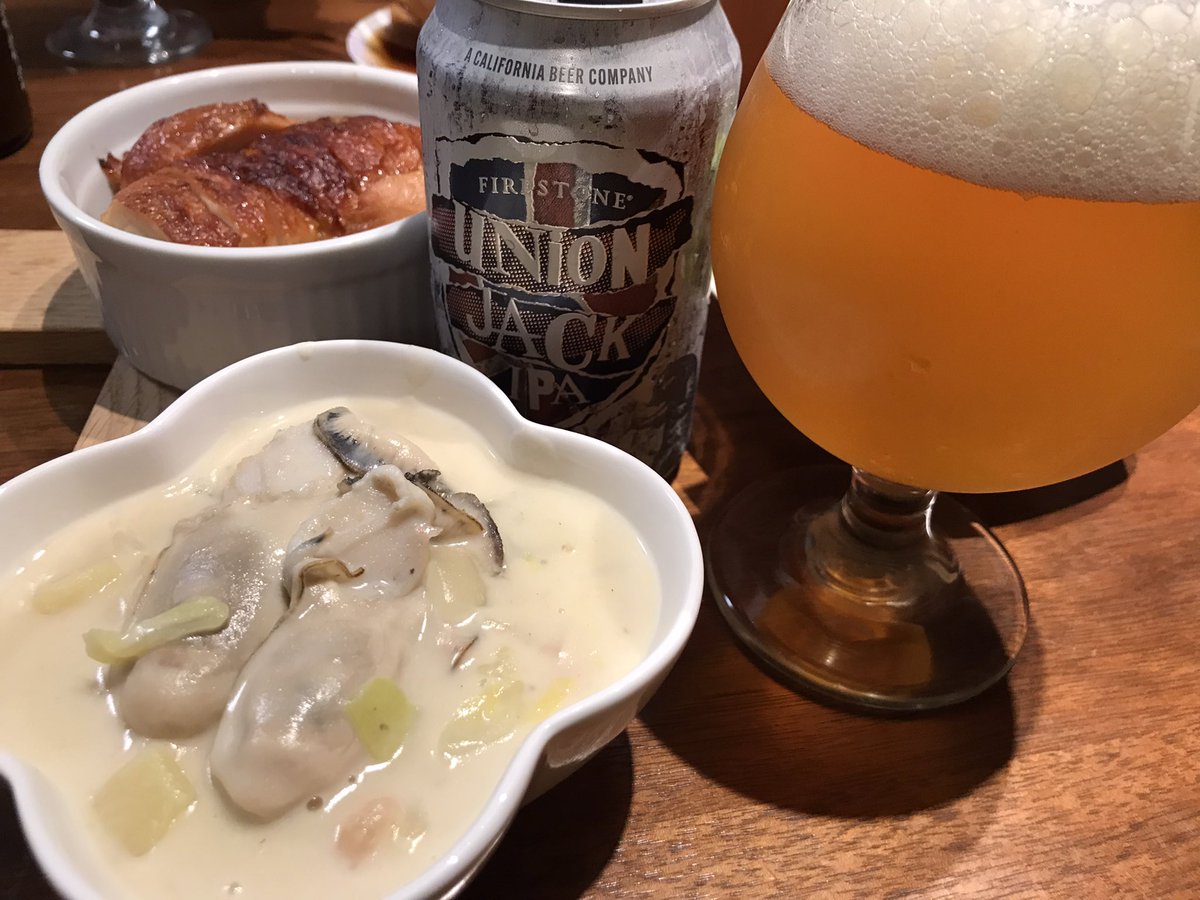 hrtk1973's tweet photo. Merry Christmas🥂平船さんの🐓と牡蠣チャウダー🎄ケーキはお兄帰ってきたらね✨
#unionjackipa🇬🇧#firestone https://t.co/9yBY38pk6L