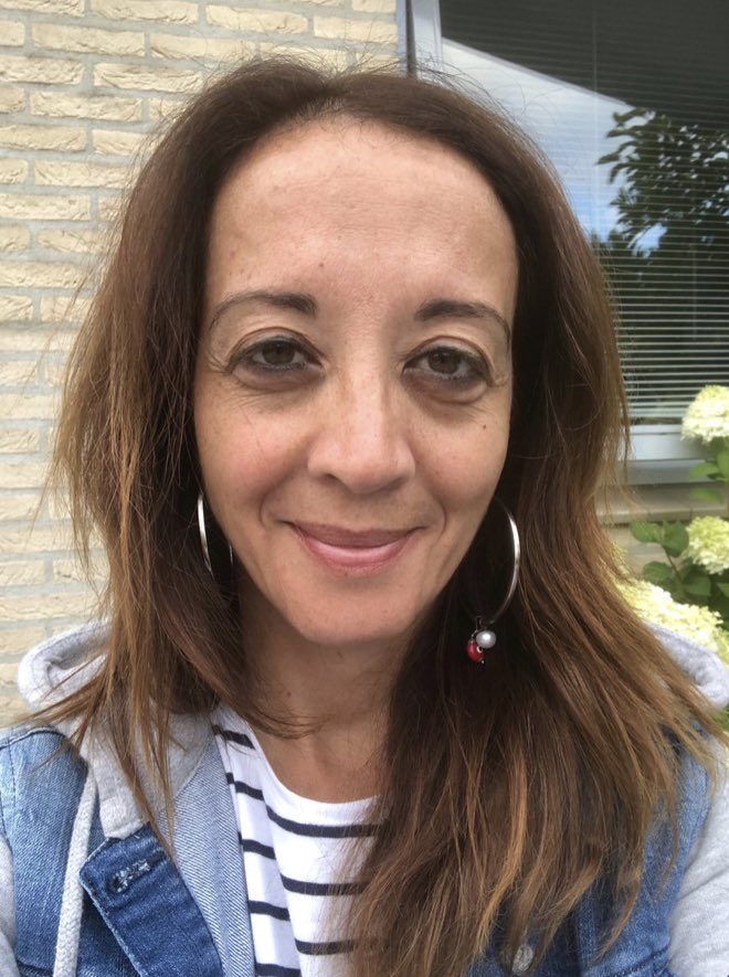 SariWester's tweet photo. @Claire47531076 Ze hebben allemaal een taak. Draaien!
#EbruUmar
#Bricks π§±
#OneEye π
#HandToChin
#LookUp https://t.co/lCC35SrmOs
