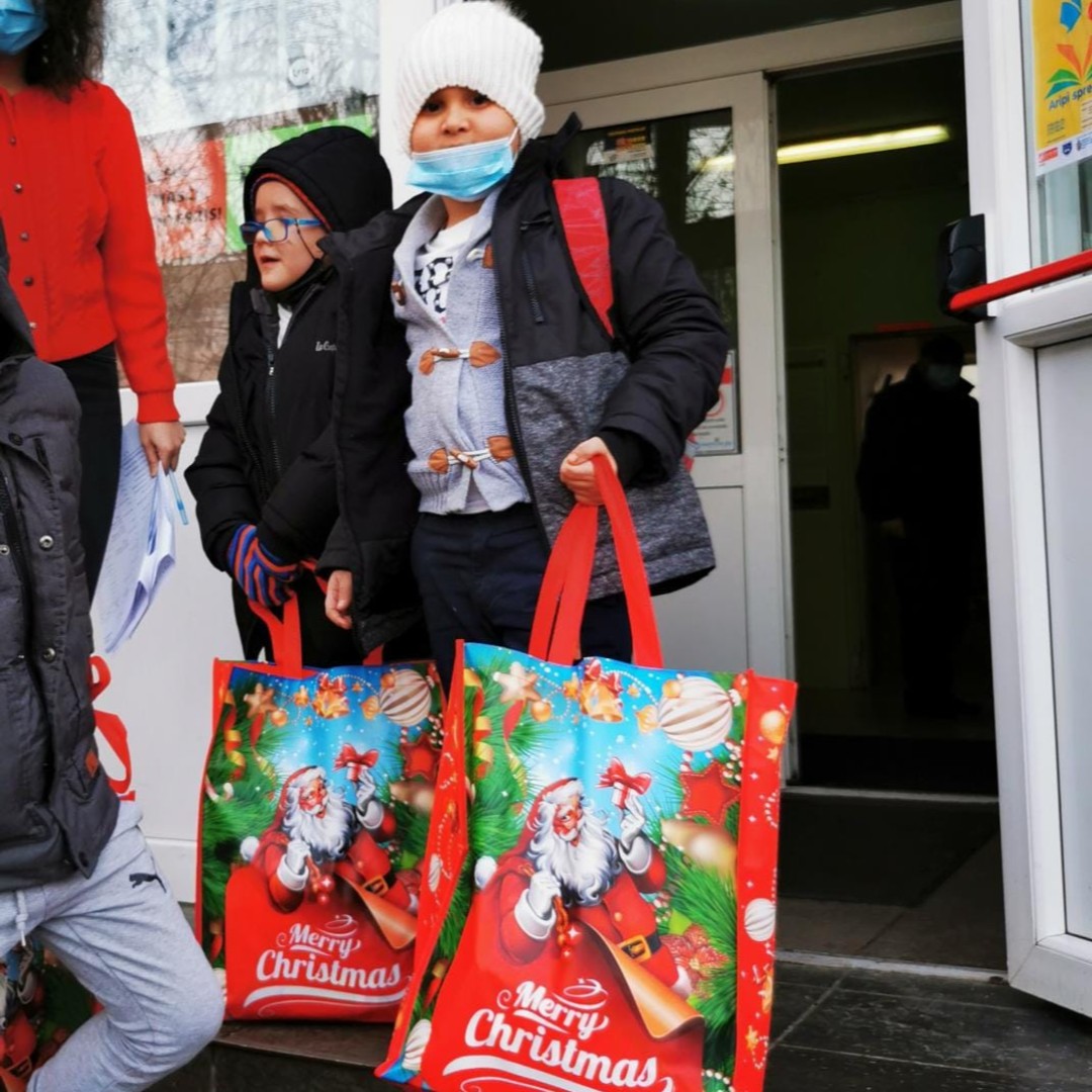 Project__Ruth's tweet image. Merry Christmas from Project Ruth staff, students and families! 

Special thanks to our holiday supporters for their contributions &amp;amp; gifts in kind which helped to make Christmas 2021 special for more than 900 children!