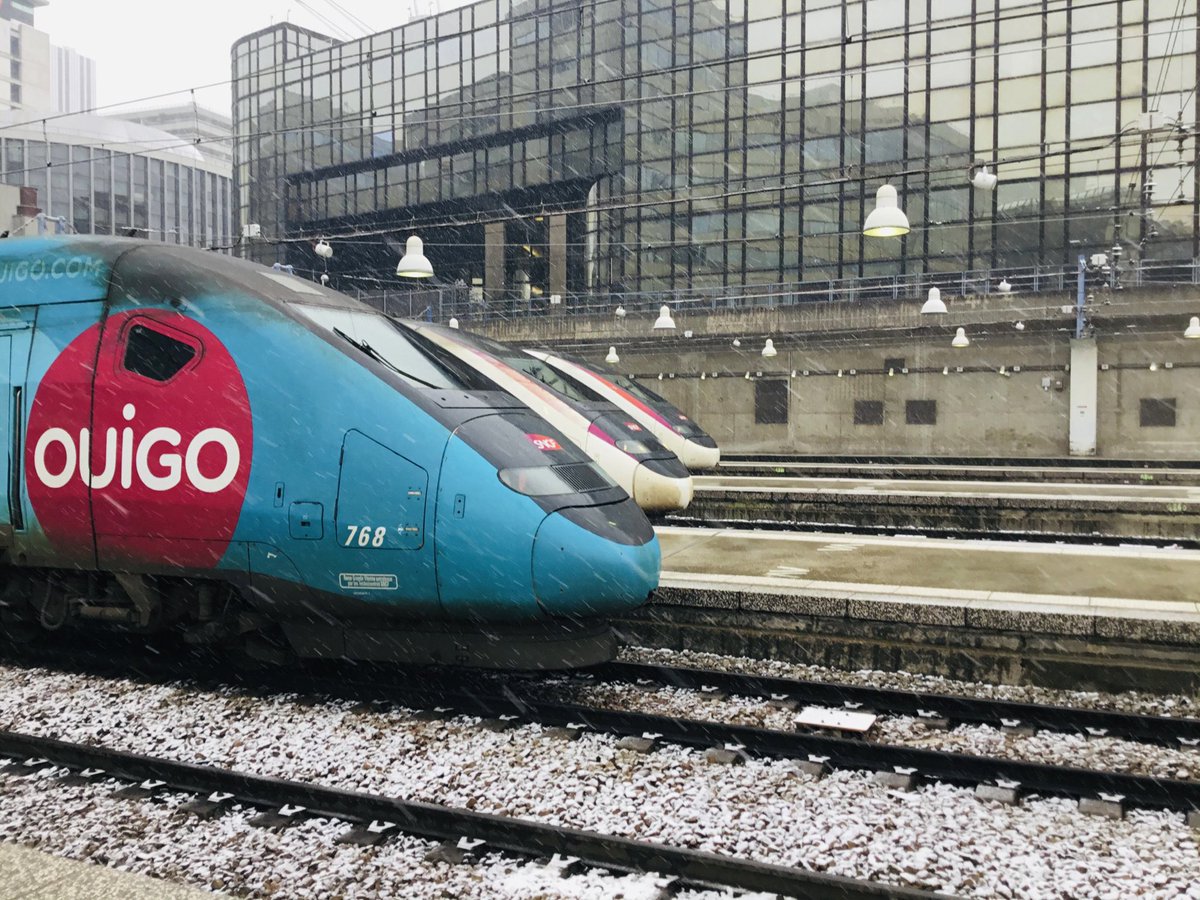 oursin29's tweet photo. Avec un souvenir de l’hiver 2020 , joyeux Noël 🎄 

#train #neige #neige❄️ #snow #traintgv #tgvinoui #tgvatlantique #tgvouigo #paris #parismontparnasse #lgv #jouyeuxnoel https://t.co/H1a9O1MwNl