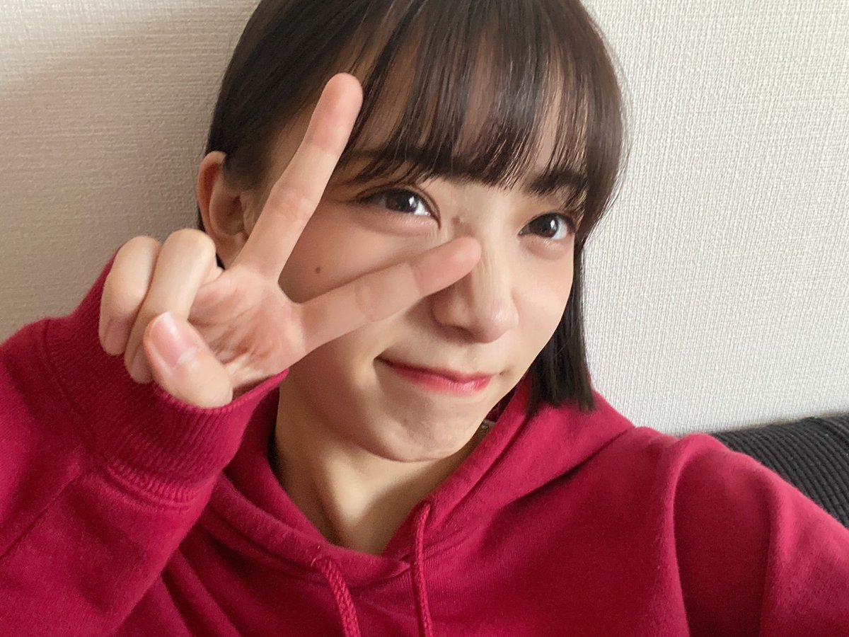 moe_goto0520's tweet photo. なんと！！髪をバッサリ切りました！
驚く写真とはこのことでした- ̗̀👏🏻  ̖́-
どうかな…？🥺

そして、Merry X'mas - ̗̀🎄  ̖́-
これからもよろしくね！！ https://t.co/NStK1OnIwa