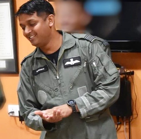 MajorSaurabhSh1's tweet photo. We Lost Young Officer of IAF Wg Cdr Harshit Sinha, of 51 SQN (SWORD ARMS) in a MiG-21 Bison aircraft crash, y'day 24 December 2021 in the Western Sector. #ShouryaChakra #GallantryAwards #Shaheed #KnowRealHeros #IndiaRealHeros #PVC https://t.co/dPE39UIx53