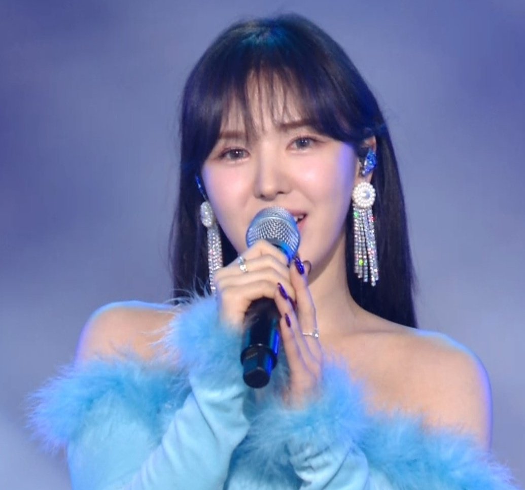 pineappyeol's tweet photo. wendy really owns the color blue 🥺💙 https://t.co/EPMgnUoP9V
