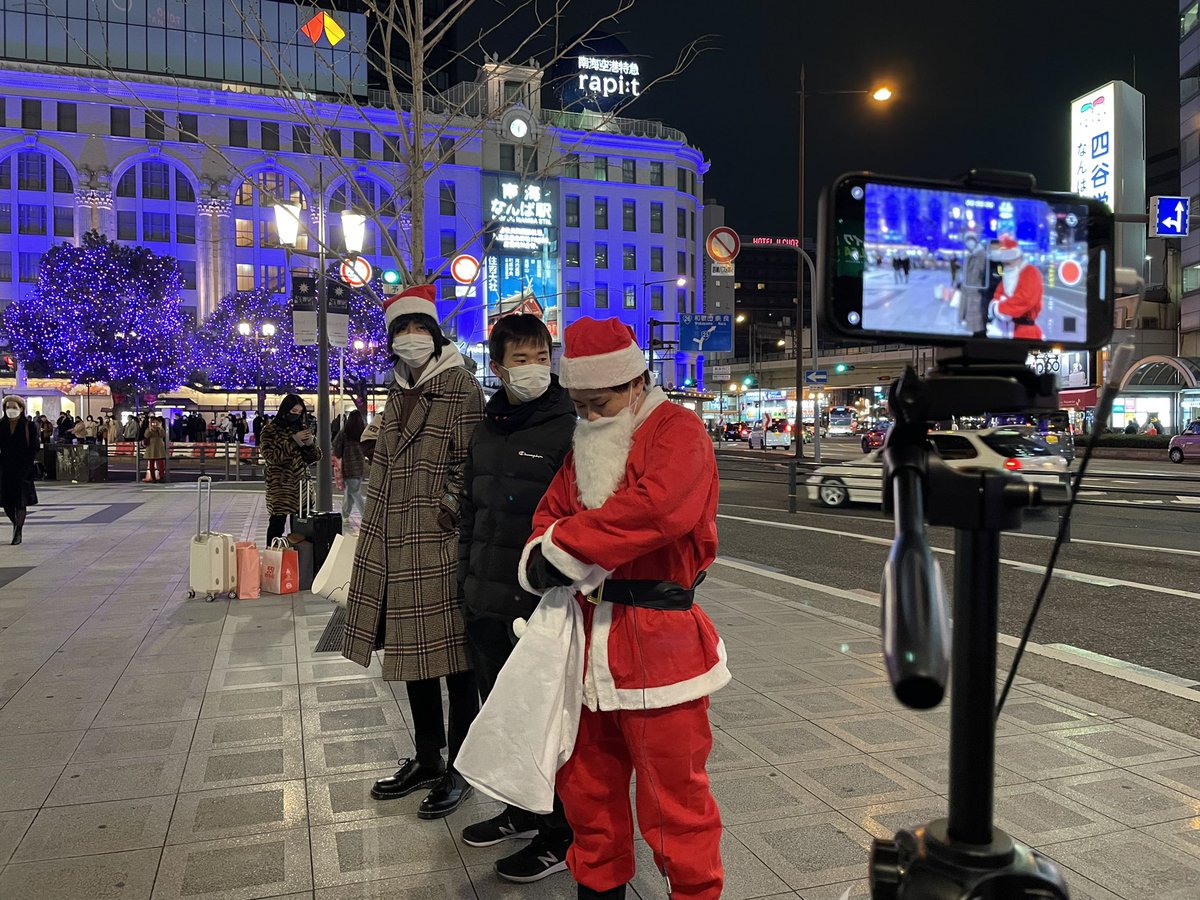 bura_maru810's tweet photo. 今むちゃくちゃ寒いですが、YouTube動画撮影しつつ募金活動してます！🎁 https://t.co/Zouw0qQW8u