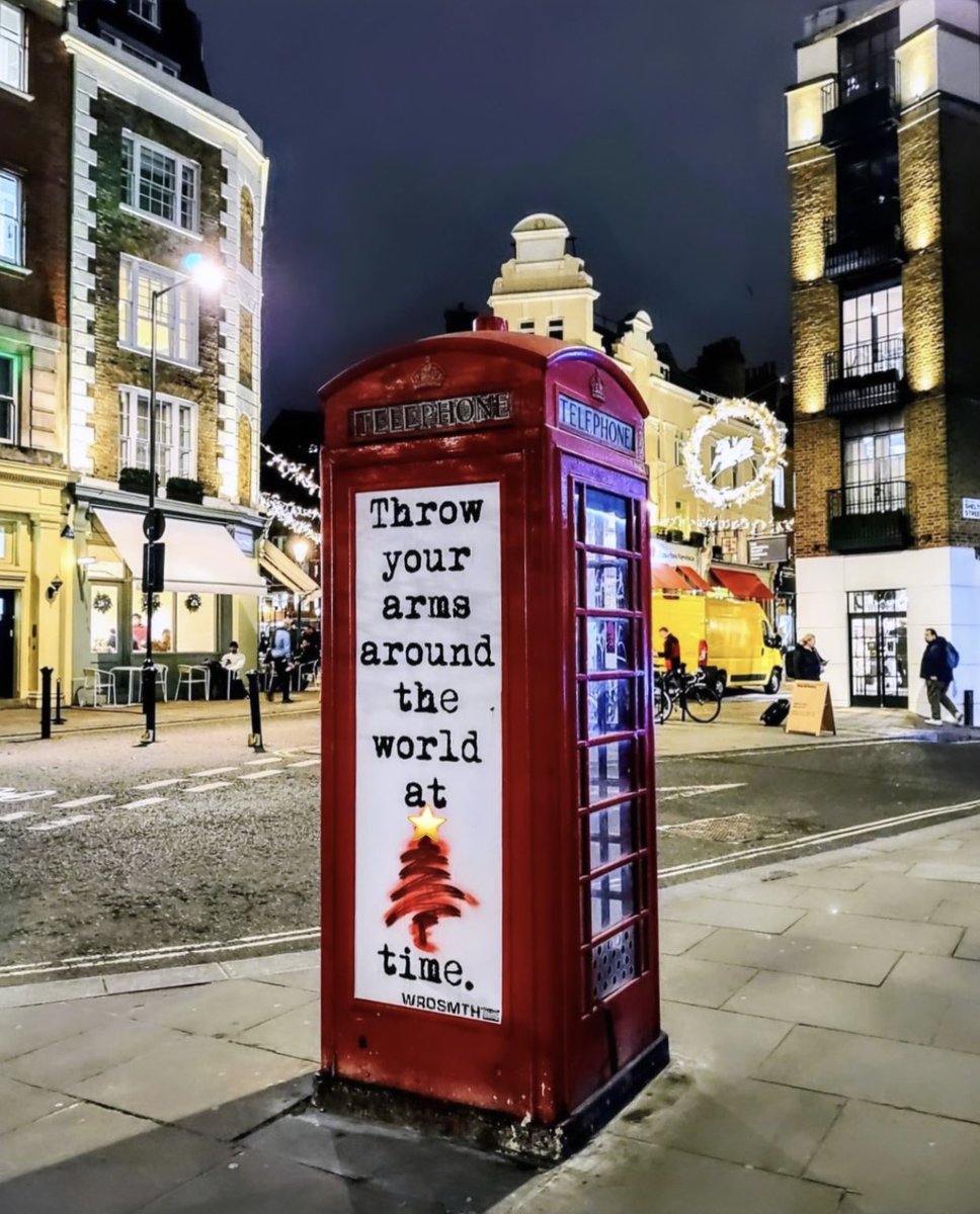 WRDSMTH's tweet image. and so this is christmas
Photo Credit: @JennTenna
#WRDSMTH #WRDSMTHinLondon