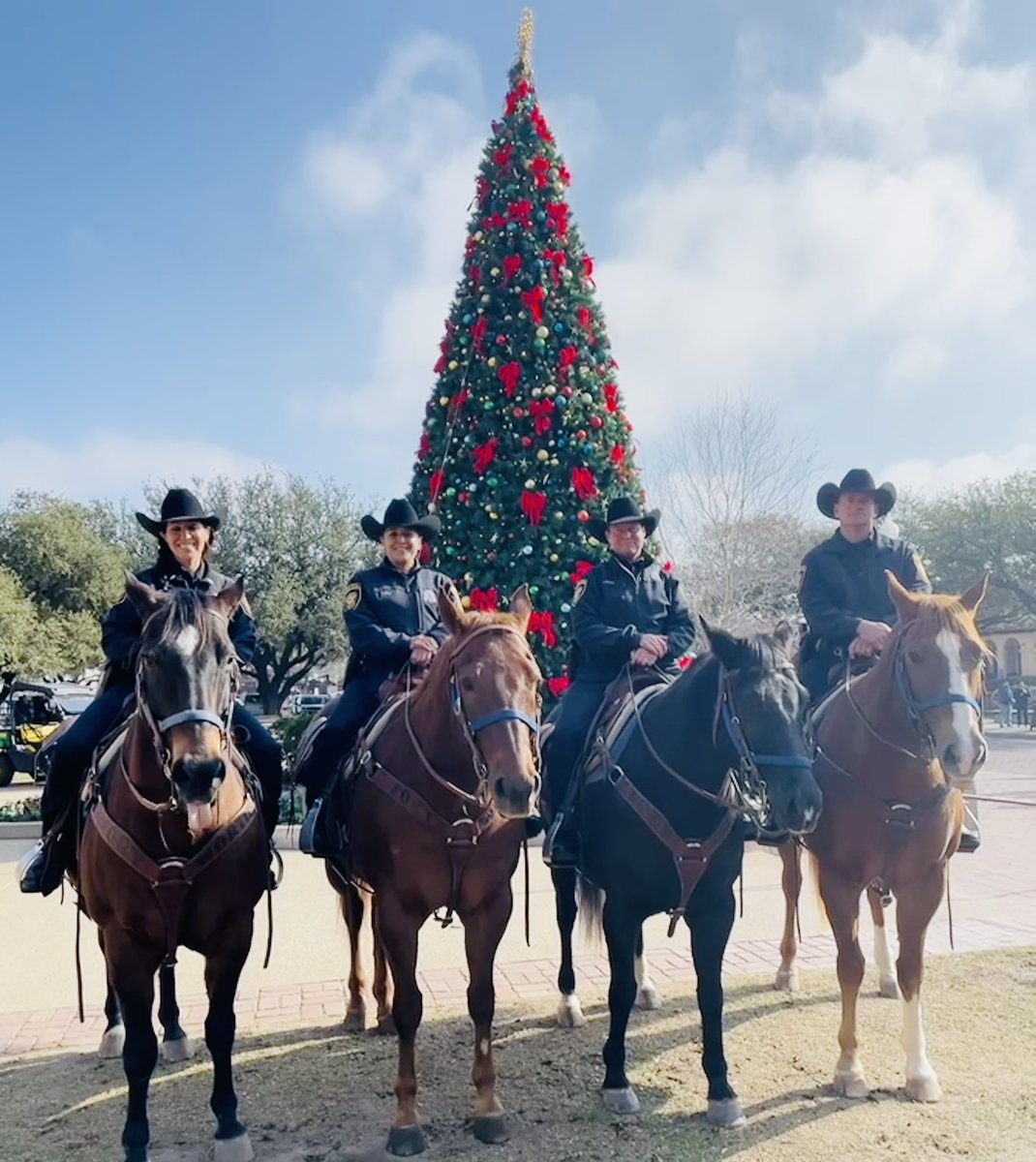 fortworthpd's tweet photo. #MerryChristmas Y’all https://t.co/yjQ5bq8t1j