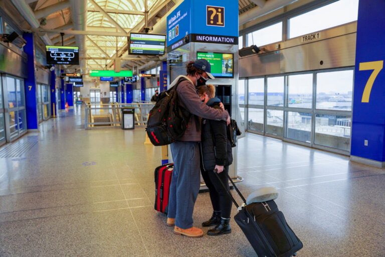 เดินทางช่วงคริสต์มาสป่วน สายการบินยกเลิกกว่า 4,500 เที่ยวบิน