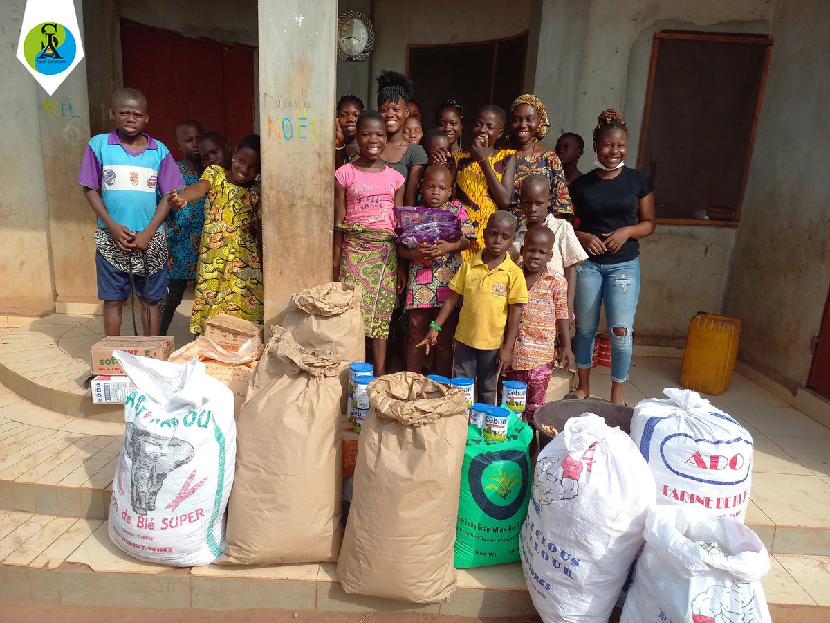YourSolution7's tweet photo. Hier toute l'équipe de #yoursolution était en compagnie des orphelins à #Tori à l'orphelinat Sainte Claudia. La magie de Noël 🎄a opéré. 
Merci à ceux qui nous ont soutenus et joyeux Noël 🎅🎅🎅

#santémentale #assistancepsychosociale https://t.co/0IErx46wL6