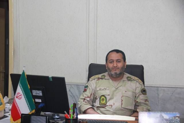 F_karamizand's tweet photo. ایشون سرهنگ کورش بازیار هستند فرمانده یگان امداد شیراز که در کمال بی شرفی و پست فطرتی دست روی معلم ها بلند کرد (معلم احترامش برای همه ما واجب) اما خوب این شخص از فرماندهان فاسد و رشوه خور ناجاست ‌ .  فقط یک فقره از فساد ایشون: در سال ۹۵ در روستای کرگان میناب استان هرمزگان ۲۵ لنج https://t.co/6jLtXNfsl4