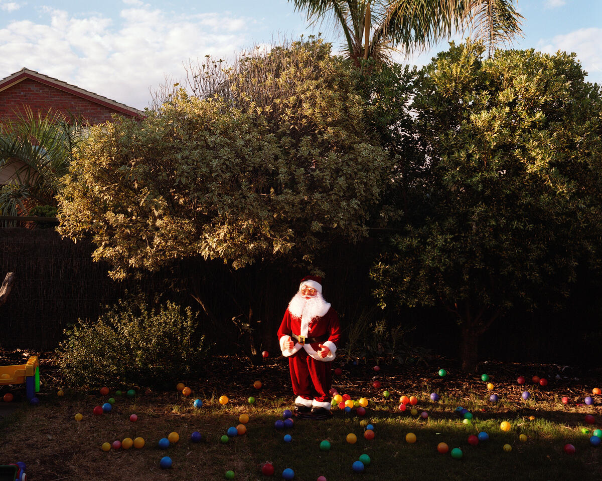 MagnumPhotos's tweet photo. Merry Christmas from Magnum. In the spirit of the holiday, we have gathered some archival images of Santa Claus, as captured by our photographers.

© Martin @parrstudio Susan Meiselas, Trent Parke, @PeterMarlow_FDN/Magnum Photos https://t.co/nCwDQo15EZ