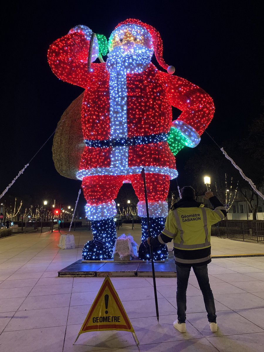 GeometreGabanon's tweet photo. Notre équipe vous souhaite de joyeuses fêtes de fin d’année 🥳🥂🏗 #geometre #JoyeuxNoel #topographie #PereNoel https://t.co/Pt3LBye4Os