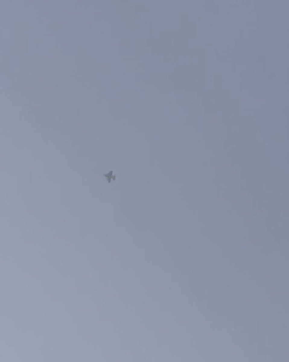 NimrodAndrew's tweet photo. SAC Jets flying along the Thai-Myanmar border and indiscriminately bombed #KNU areas where IDPs are staying is constituted crime against humanity. I am calling the international community to take action now. #WhatsHappeningInMyanmar https://t.co/iVd7zNLVJX