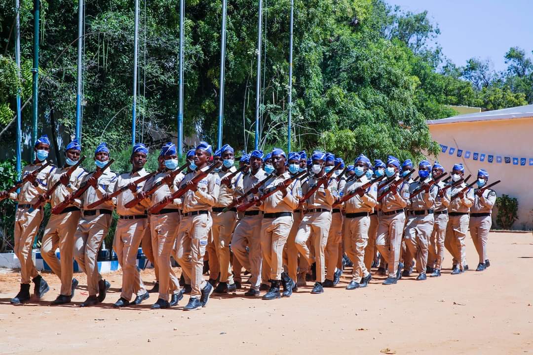 SoPoliceForce's tweet photo. Munaasabadda Xuska 78 guurada ka soo wareegtay Aasaaska CBS ayaa hadda ka socota Akadeemiyada Janaraal Kaahiye. Madaxweyne @M_Farmaajo, Guddoomiyaha @Golaha_shac_JFS Mudane Maxamed Mursal Sheekh, Taliyaha Ciidanka Booliska Soomaaliyeed @GenHijaar &amp; Madax kale ayaa ka qayb-galaya. https://t.co/3jFFTDDepB