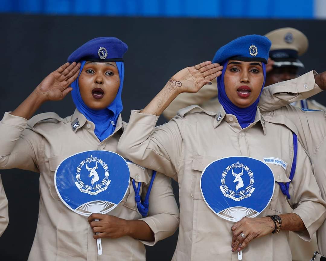 SoPoliceForce's tweet photo. Munaasabadda Xuska 78 guurada ka soo wareegtay Aasaaska CBS ayaa hadda ka socota Akadeemiyada Janaraal Kaahiye. Madaxweyne @M_Farmaajo, Guddoomiyaha @Golaha_shac_JFS Mudane Maxamed Mursal Sheekh, Taliyaha Ciidanka Booliska Soomaaliyeed @GenHijaar &amp; Madax kale ayaa ka qayb-galaya. https://t.co/3jFFTDDepB
