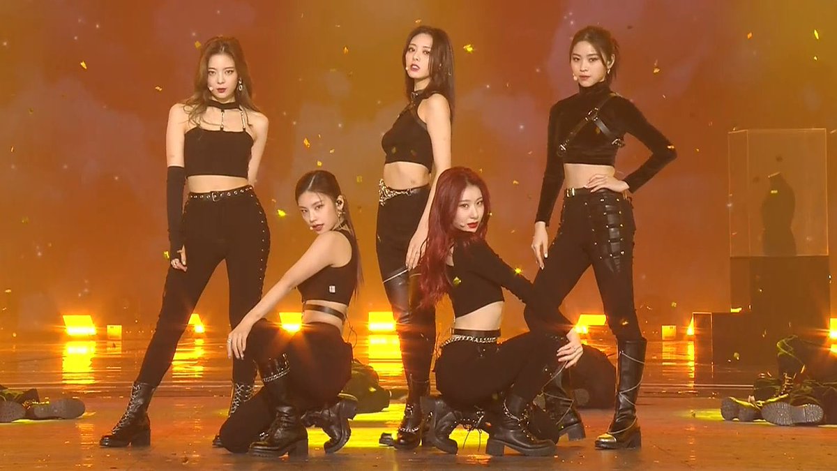 itztimi_'s tweet photo. #ITZY 4TH GEN LEADERS !! https://t.co/NLWsdQf6Xj