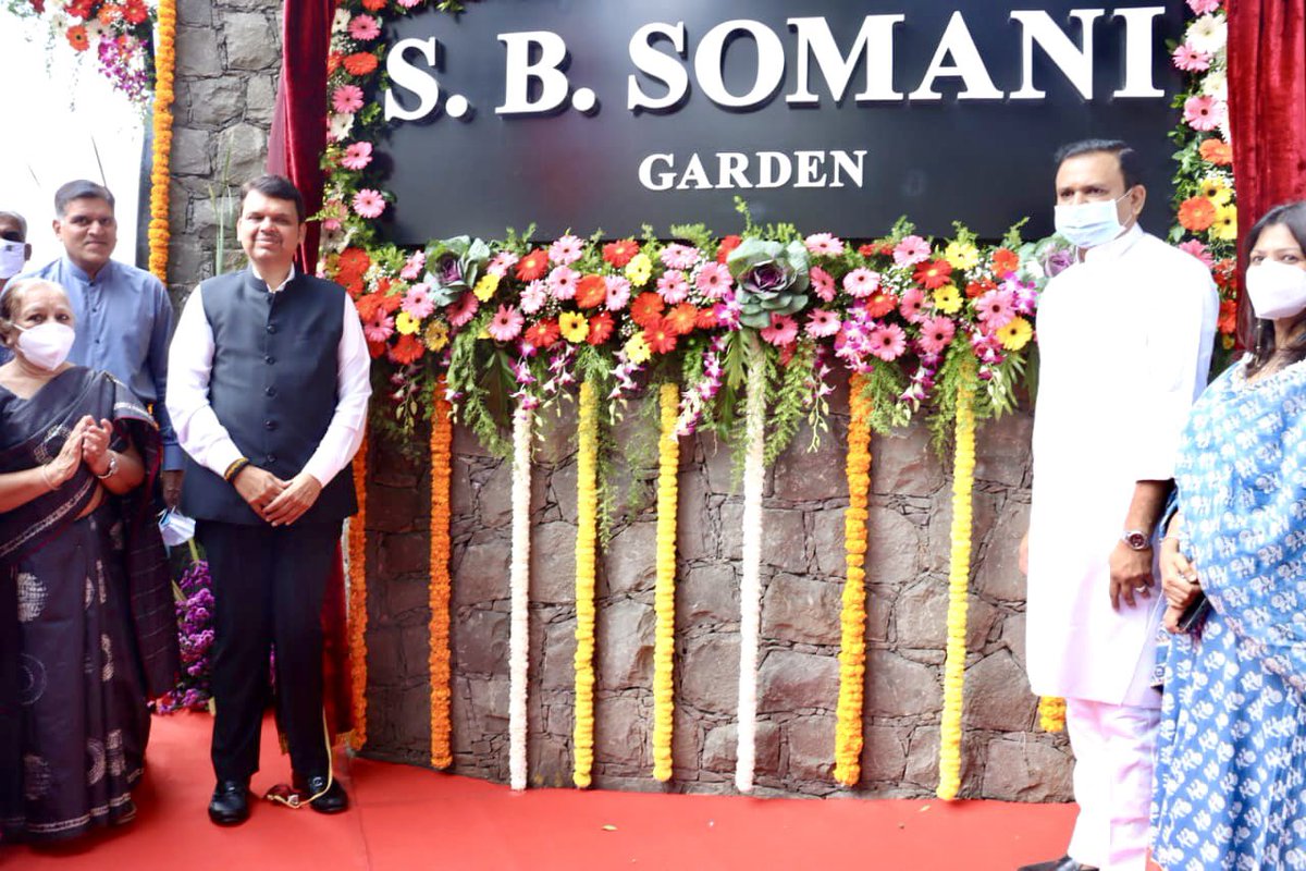 Dev_Fadnavis's tweet photo. Planted a sapling, interacted with the Cuff Parade residents and inaugurated the very beautiful S.B Somani Garden and pet park, this morning with @BJP4Mumbai President @MPLodha, MLA @rahulnarwekar, corporators and residents.
#South #Mumbai #CuffParade https://t.co/cPkZs3719G
