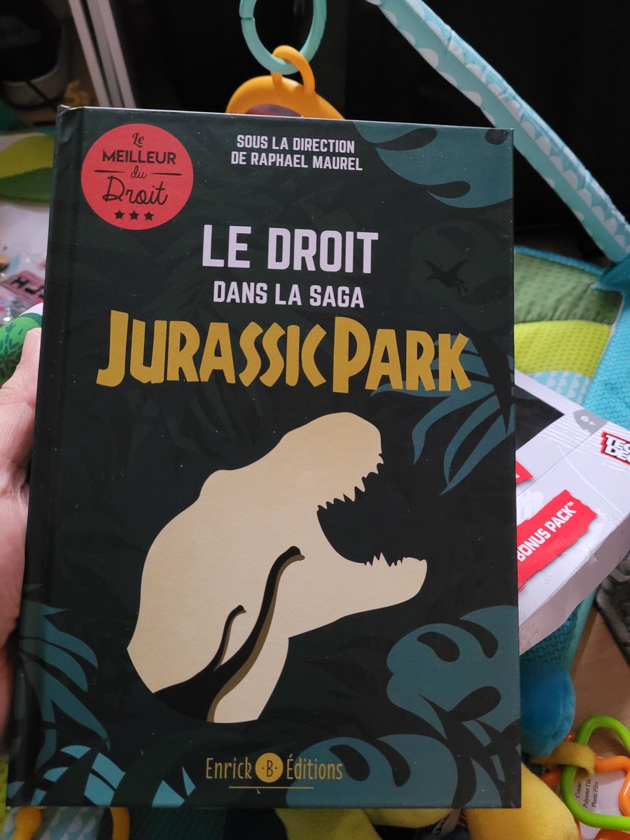 SJeoffrey's tweet photo. Merci papa Noël !
@Raphnin je vais me régaler, il me manque juste les dédicaces. https://t.co/3ReS8Xk5y3