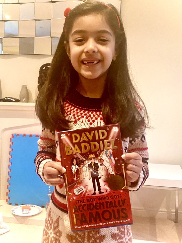 rganatra03's tweet photo. @Baddiel Looks like Anaya got her book from Santa! Happy holidays from us all at Specsavers Swiss Cottage. P.s. she would love your autograph all over this one too 😊🎅🏼🎄🎉 https://t.co/pU1kqBDsf9