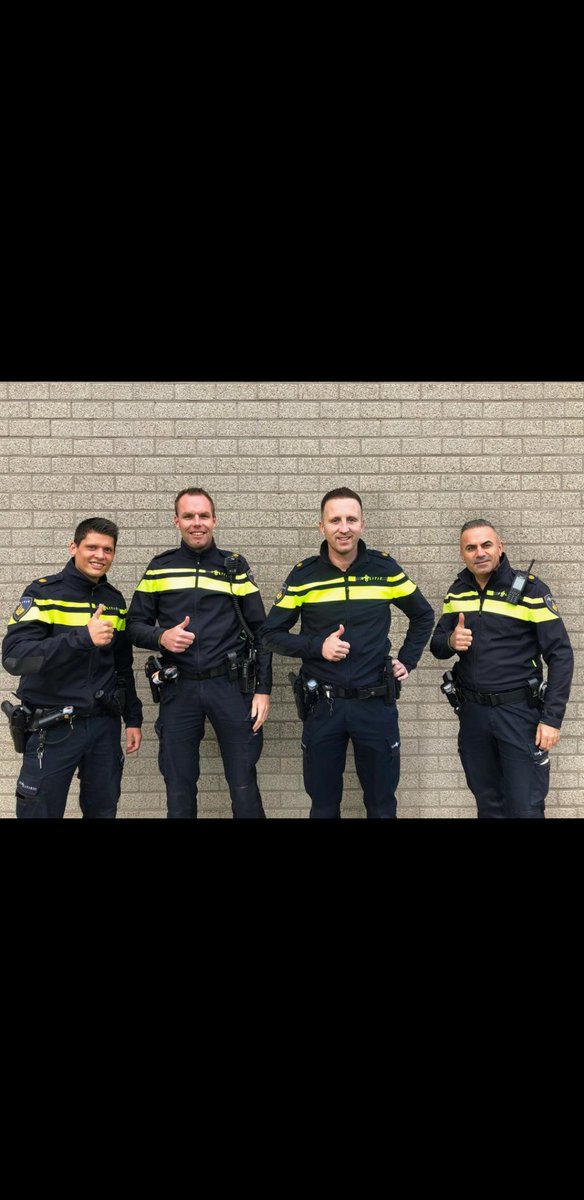 Namens alle wijkagenten in Bloemhof wens ik iedereen fijne kerstdagen en een voorspoedig nieuwjaar!!