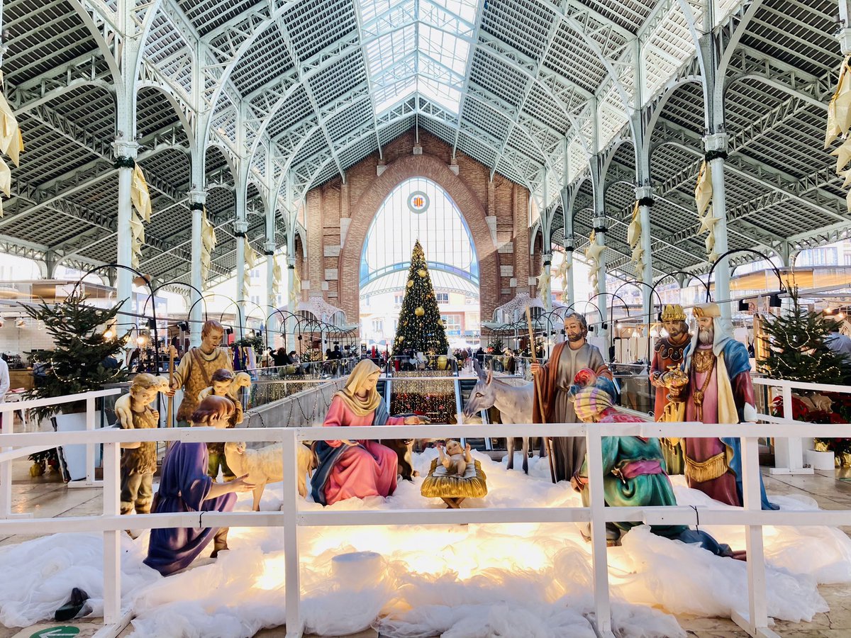 AnaliaBueti's tweet photo. Con esta imagen preciosa del #mercadodecolon de #Valencia y en la esperanza de ese nacimiento, les saludo y deseo una muy feliz Navidad. Salud, amor y trabajo para todos https://t.co/v4HqbMtWnF