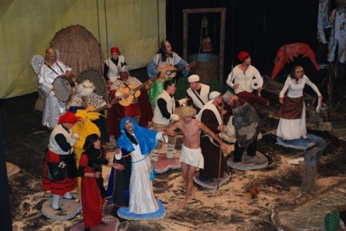 CarnavalerosBad's tweet photo. Desde Carnavaleros Badajoz deseamos un feliz Día de Navidad a todos nuestros seguidores. Y, si aún os queda hueco en la carta a los Reyes Magos, pedid responsabilidad y salud para, al menos, tener algo de Carnaval en febrero.
Foto de Esteban Galvan para @CarnavalAytoBad https://t.co/HfvcG8fwzo