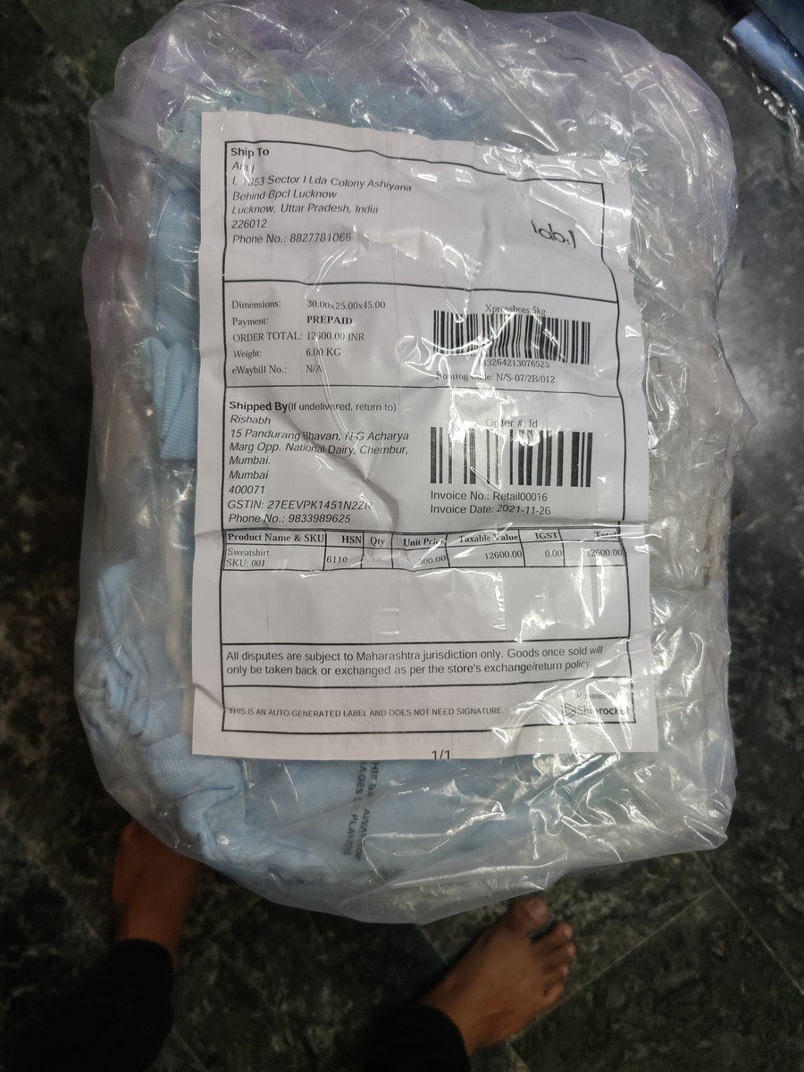 IABClothings's tweet photo. @ShiprocketIndia  @zomato 
AWB number - 143264213076525
We had shipped with this packaging and the courier company changed the packaging and the @XpressBees_IN changed it and the volumetric weight I was charged for is 23 kgs!
A 700/- change from original.
Please help ASAP !! https://t.co/lngyd64Gyh