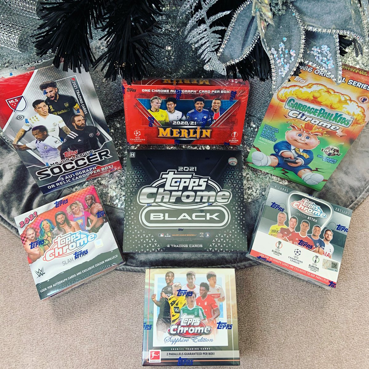 Topps_UK's tweet image. Merry Christmas from all at Topps!

Let’s make someone’s day and spread some festive cheer! 1 lucky winner will #win ALL of the products pictured!

To enter
1) Follow @Topps_UK 
2) Tag 2 people with a Xmas message 🥳

1 random winner will be selected 27/12/21. #ChristmasGiveaway