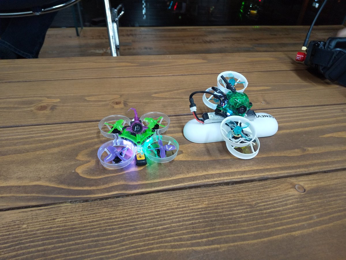 nobunagaFPV's tweet image. #ROBOZレース
世界の おっちゃん が小学生相手に決勝戦‼️😅
しかも変な機体で
さすがです👍
#newbeedrone