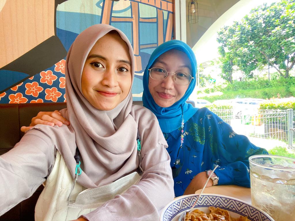 nwewachidah's tweet photo. Alhamdulillah, akhirnya chit chat sama @kitencandy 😘 btw, makin cakeeeppp lu Aiii ❤️
Pertemuan dadakan kek tahu bulat 😂 https://t.co/c6mCh5gkna