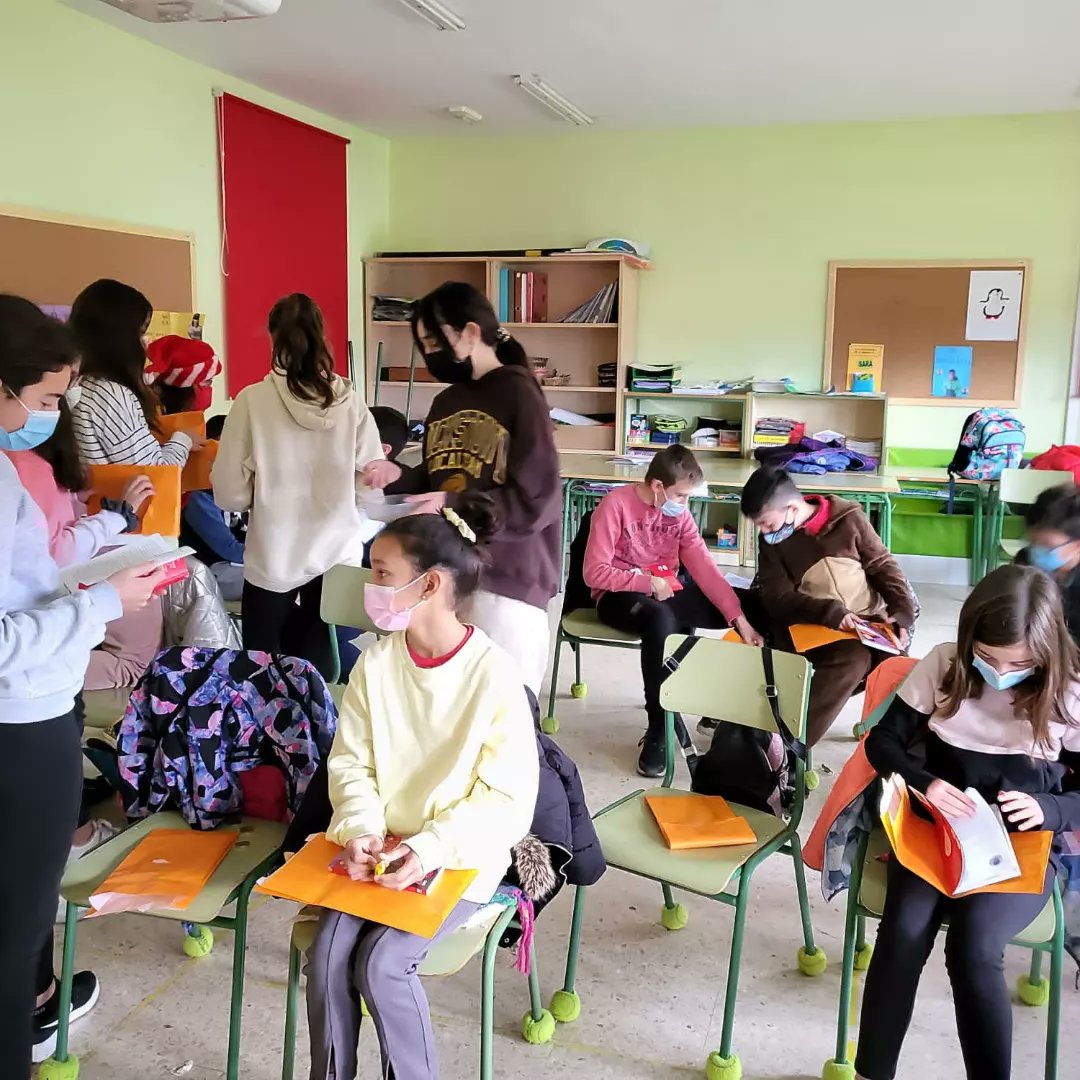 AguanazCeip's tweet photo. Despedimos el trimestre, a pesar de las dificultades, con ganas e ilusión. ¡Felices fiestas! Nos vemos en 2022. https://t.co/ccX4TSyBMY