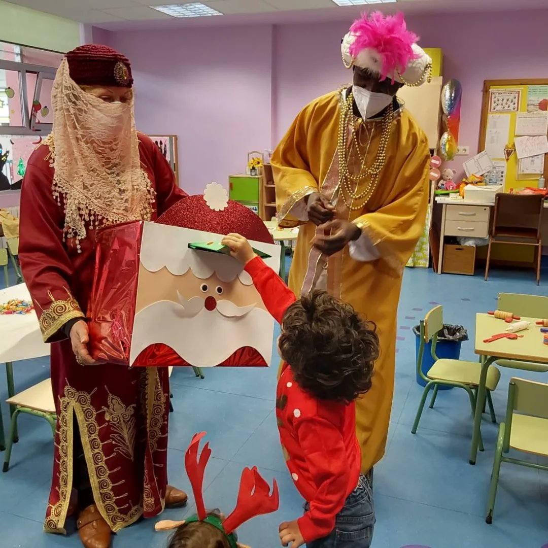 AguanazCeip's tweet photo. Despedimos el trimestre, a pesar de las dificultades, con ganas e ilusión. ¡Felices fiestas! Nos vemos en 2022. https://t.co/ccX4TSyBMY