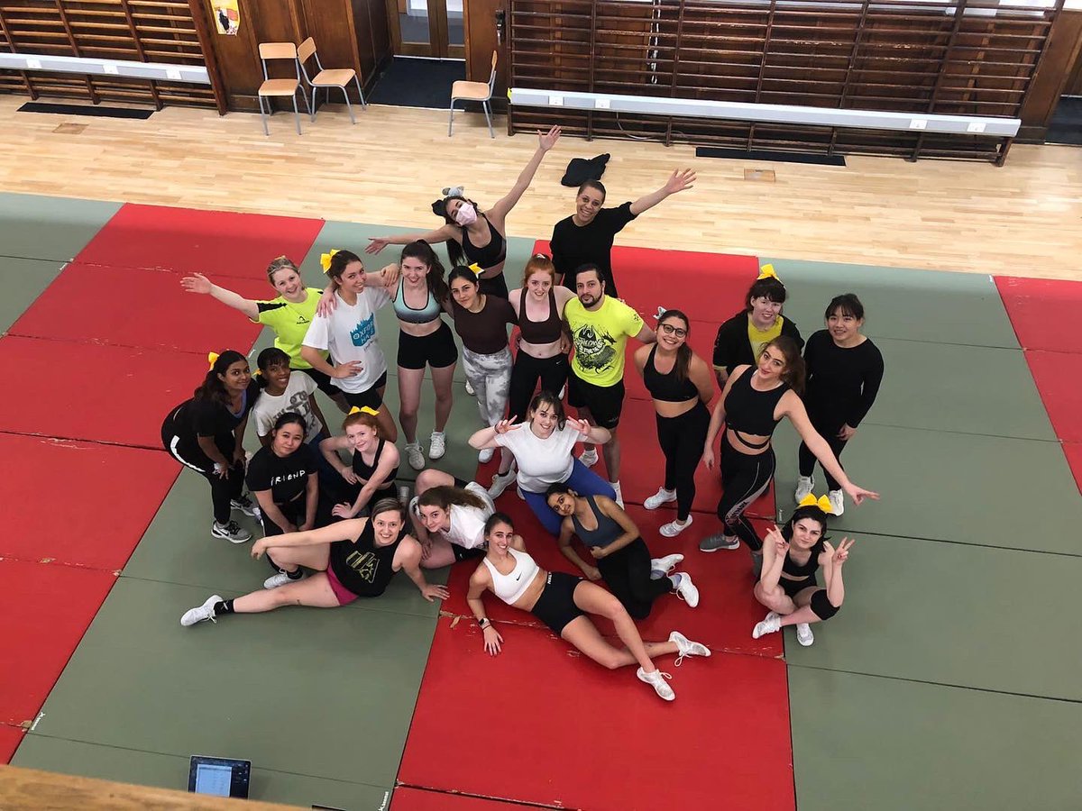Merry Christmas 
Love your favourite dragons 💛🖤💛🐉