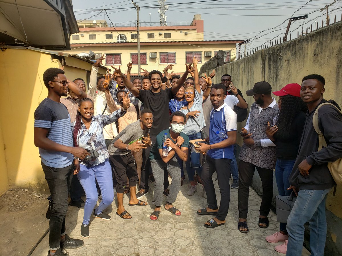 IdoEvergreen's tweet image. Yesterday was all about devhangout , we had loads of fun and I got to meet great minds.
Thanks @ebenezerDN
 #devhangout