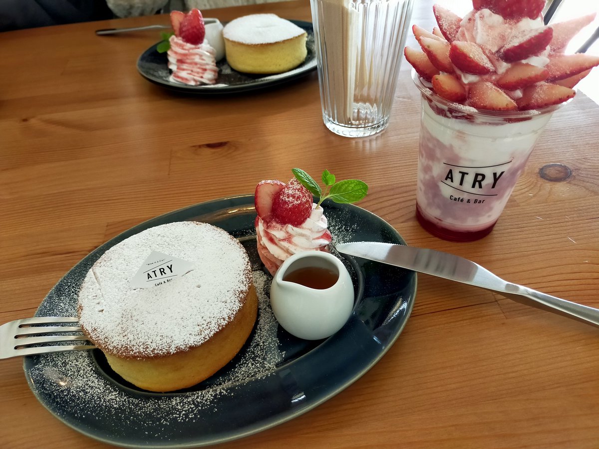 bakemonYG's tweet photo. #パンケーキ  #アトライ
付け足し😊
いちごミルク🍓 🍼も美味しかった😋 https://t.co/vnT2b8Dhs1