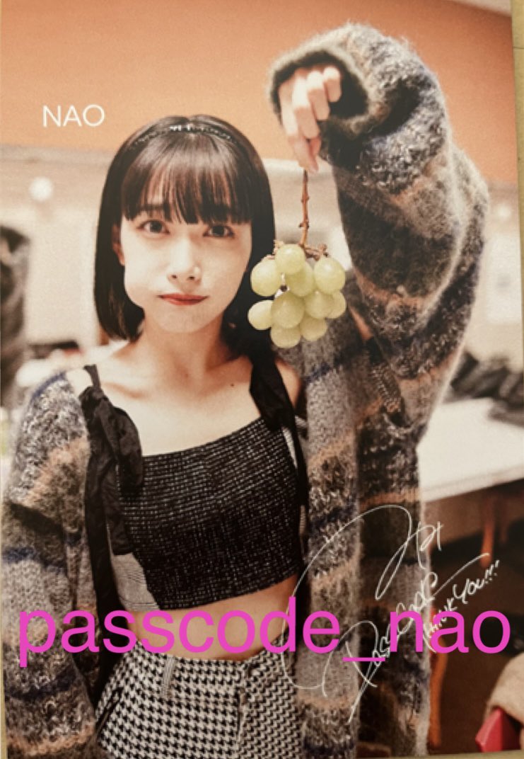 doragon_3's tweet photo. クリスマスに届いたサンタコスチェキ🎅
#passcode_kaede #passcode_nao #passcode_hinako https://t.co/1nX6QwBh8o