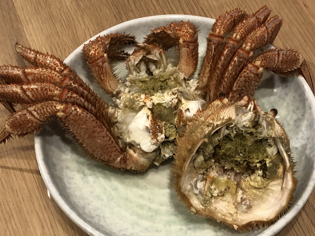 TaKaDaRyo0754's tweet photo. メリークリスマース！
今年は毛蟹を解体して食べましたー😁
身を解すの大変だったけど軍艦にして美味しくいただきました♪
カニ味噌に日本酒を注いで呑みました。
ご馳走様でした☺️✨ https://t.co/4zFF2qpy0r