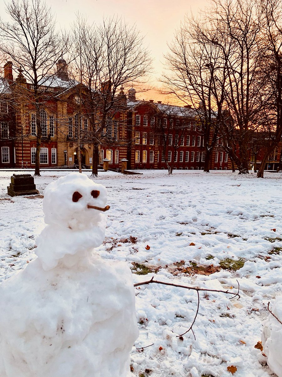 TUoSEEE's tweet photo. 🎄Merry Christmas!🎄 We hope you are enjoying your Christmas break - perhaps you even have snow?! A little photo throwback to when we did ❄️☃️.
(Photo: courtesy of Jenni Adams) https://t.co/qrfbDzfUU6