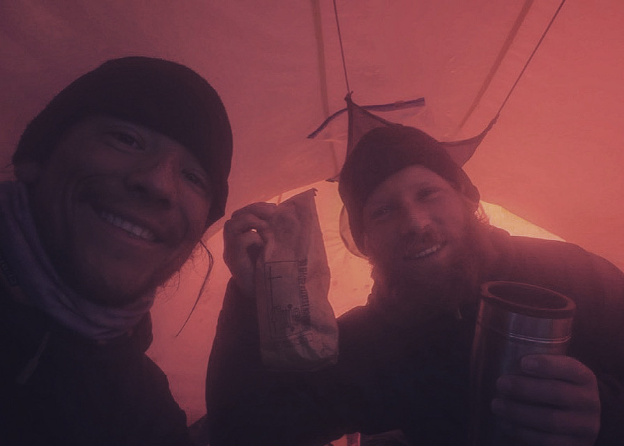 A proper Merry Crimbo to all you and yours from Uncle Ho and the Ginger Bedouin. 

Make sure your cups stay toppers with your favourite wets and you scran yourself into a festive stupor!

#merrychristmas #madexplorers