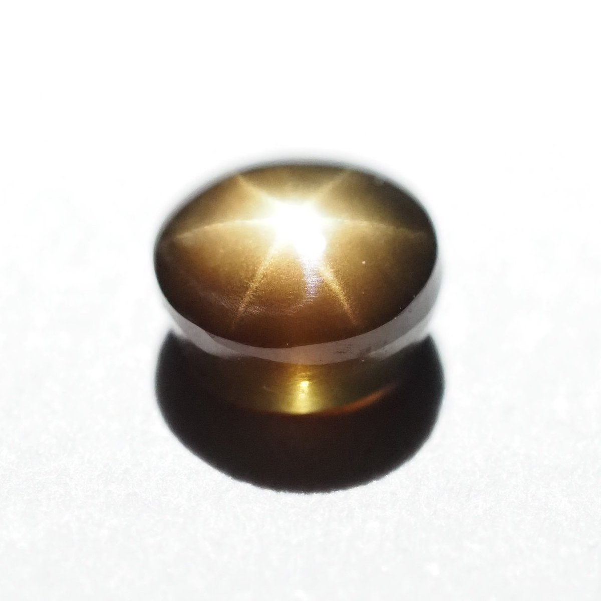 GSSSapphire's tweet photo. Another nice gold sheen sapphire star. The shimmering, unusual, flawless, sharp six rays of star with translucent bluish golden body. Orders in various shapes, sizes, colors and specifications are welcomed
#goldsheensapphire #goldensheensapphire
#goldensheenstarsapphie
#sapphire https://t.co/XncLTfoUdO