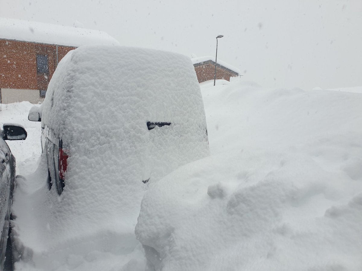Chamonixcabs's tweet photo. @bluesey01 Merry Xmas from French Alps https://t.co/X8UU2Hbiwg