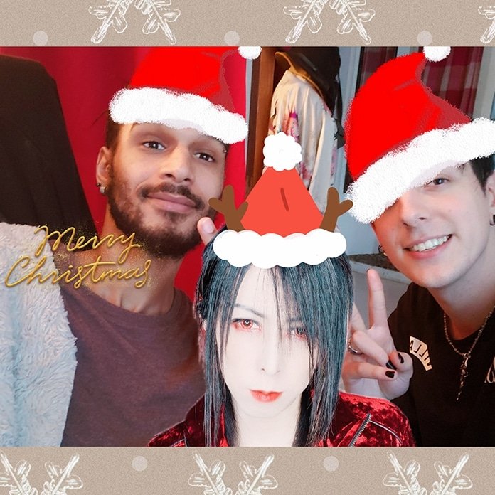 EidelBand's tweet photo. メリークリスマス！
Merry Xmas everyone 🎅 🎄 https://t.co/DGSbiurHMz