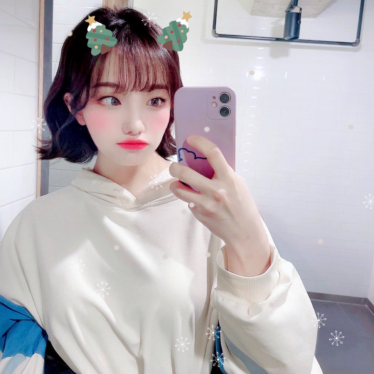 MANITOofficial's tweet photo. [ #ARI ] 여러분 즐거운 크리스마스 보내세요 💓 Merry Christmas🎄❤️

#마니또 #애니 #아리 #MANITO #ANNIE #ARI #KPOP #GIRLGROUP #IDOL https://t.co/OEZ8LgKT4q