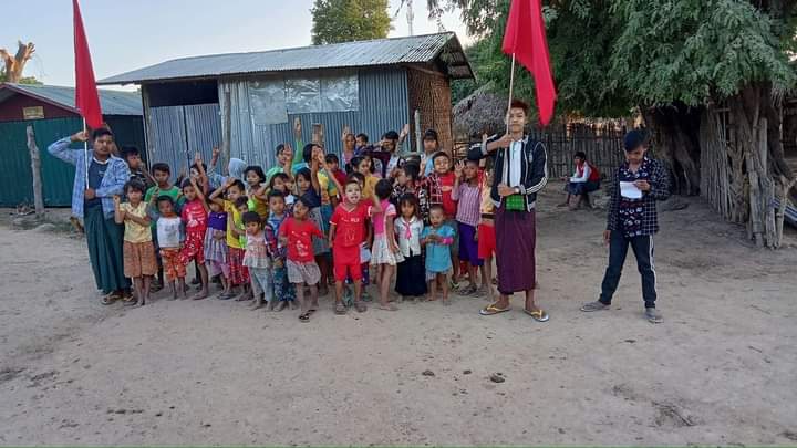 miN13700's tweet photo. Young demonstrators in #Depayin township with full of revolutionary spirit, protested on December 25 to break free from military dictatorship.

#PropagandaOfWorld 
#Dec25Coup  
#WhatsHappeningInMyanmar https://t.co/gGdBmO4SUZ