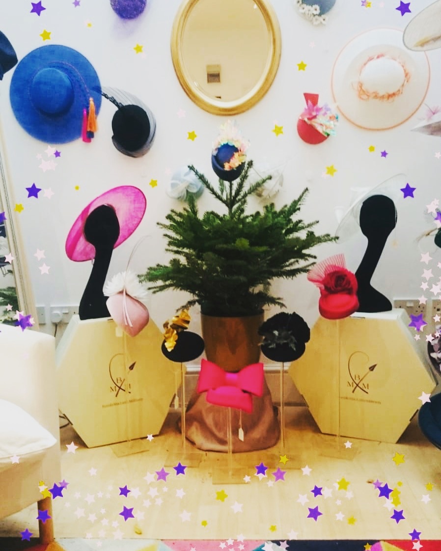 BundleMacLaren's tweet photo. Wishing all our lovely followers a very Happy Christmas. Thanks so much for all your support this year. 

#bespokehat
#bespokehats 
#ascothat
#ascothats 
#motherofthebride 
#motherofthegroom
#racingfashion 
#racinghats 
#welovecolour
#brights https://t.co/jyeHB7QTNb
