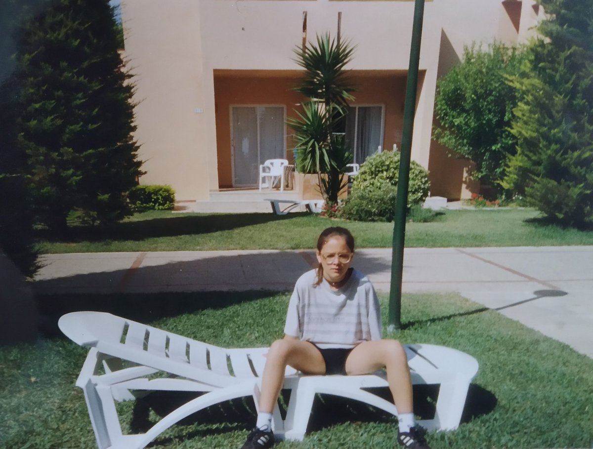 QueerPunkRiot's tweet photo. Con 13 años creia que era gorda... Y lo que era es una tia chulisima que ya llevaba adidas de futbol sala pq en un barrio lleno de fachas ella tenia claro que era antifa. Ojalá alguien se lo hubiera dicho a esa niña: tia chula, máquina, crack, tira palante y no salgas con ese tio https://t.co/iLyEVqmD0u