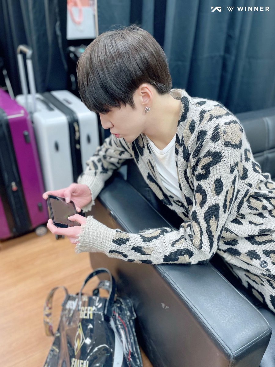 94121sy's tweet photo. 강승윤 무슨 게임해 나도 알려죠 같이하자 https://t.co/SuyrLBlhj5