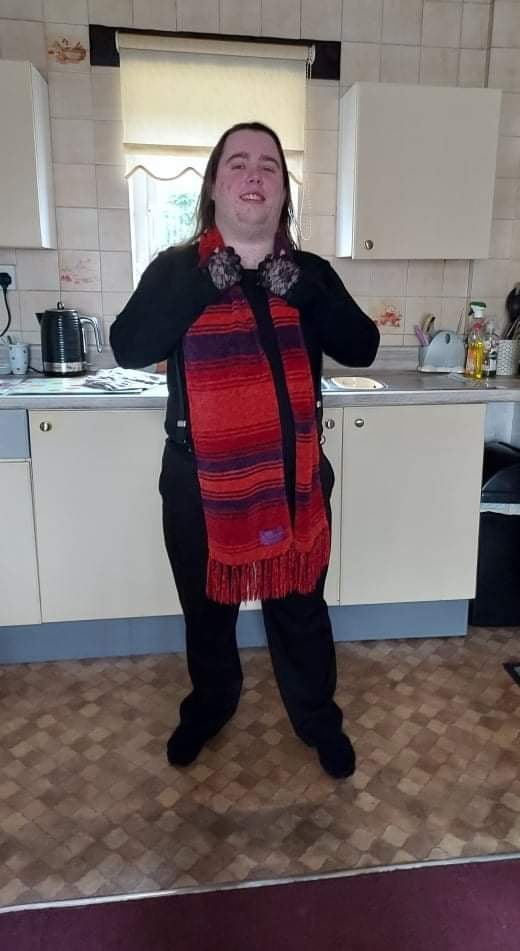 Eccos_Echo's tweet image. I am The Doctor, and I bloody love this scarf. Merry Christmas to all and happy holidays to those who don't celebrate Christmas. #4thDoctorScarf #Lovarzi #MerryChristmas #HappyHolidays